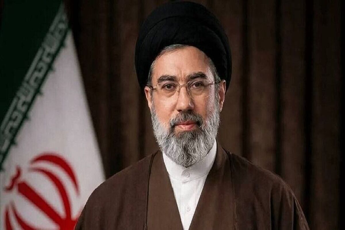 دستور رهبر انقلاب به ادامه خدمت منصوبان رهبر شهید بر اساس احکام و تدابیر سابق