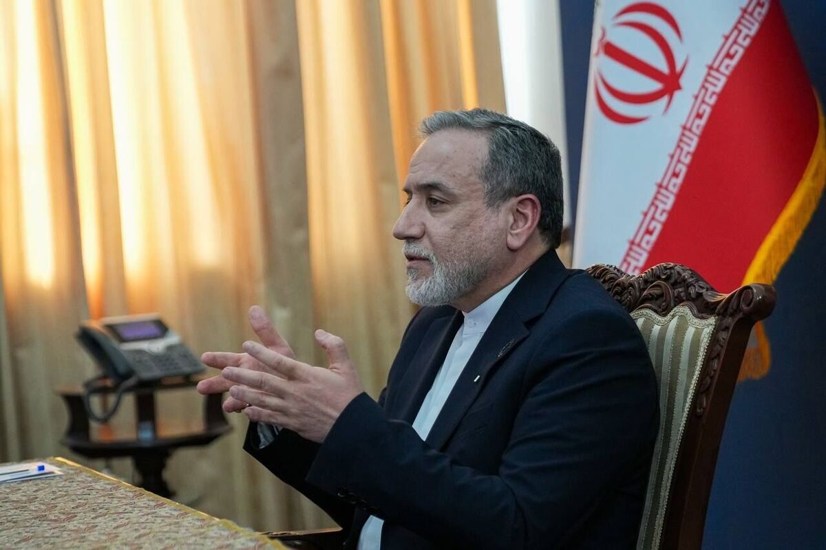 عراقچی: کشور‌های همسایه درباره تشویق آمریکا به کشتار غیرنظامیان در ایران، شفاف سازی کنند