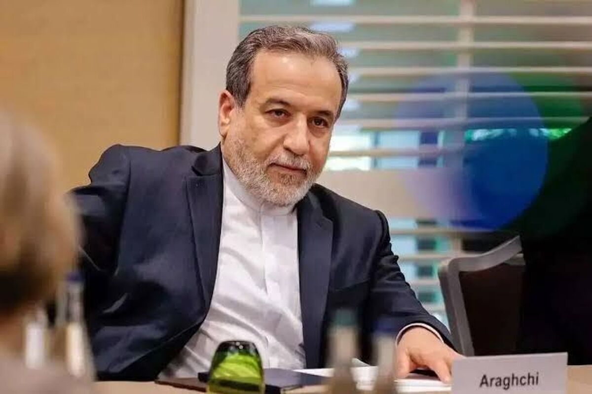 انتقاد عراقچی از سکوت و انفعال رئیس جمهور فرانسه