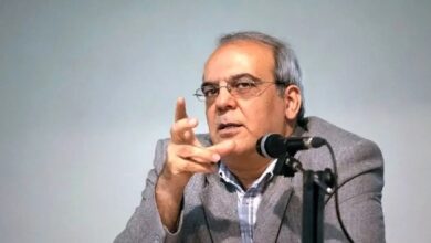 درخواست عباس عبدی از پزشکیان درباره پیامک‌های حجاب؛ اگر نمی‌توانید این قانون را اجرا کنید لغو کنید