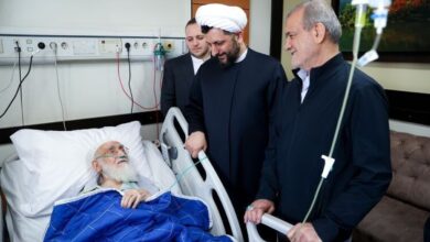 پزشکیان به عیادت آیتالله نوری همدانی رفت (+عکس)