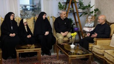 دیدار قالیباف با خانواده شهید باقری (+عکس)