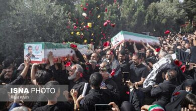 مراسم خاکسپاری شهیدان حاجیزاده و باقری برگزار شد (+عکس)