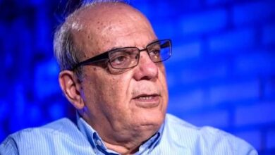 هشدار عباس عبدی به پزشکیان: پوست خربزه زیر پای دولت انداختهاند
