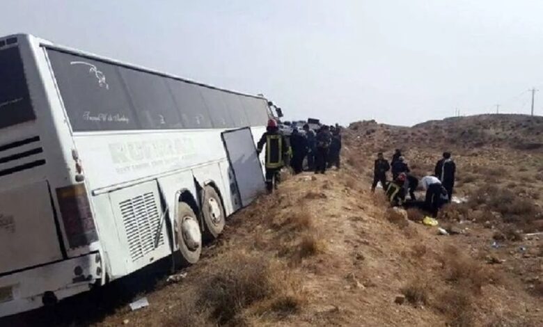 انحراف اتوبوس در شیراز با ۲۲ مصدوم