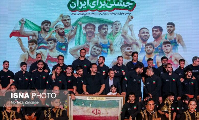 حضور قهرمانان کشتی آزاد در شبکه ورزش