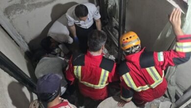 نجات جان شهروند قمی از عمق چاهک آسانسور توسط آتش‌نشانان