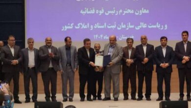 تحویل اسناد مالکیت نیشکر به مدیرعامل توسعه نیشکر