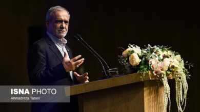 پزشکیان: نخبه کسی است که اگر به مشکل برخورد، در نرود