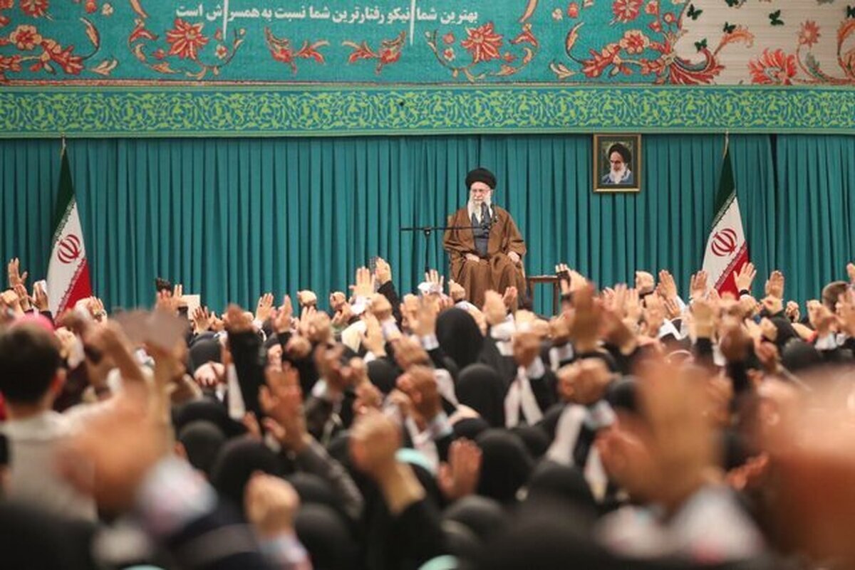 رهبر انقلاب: اسلام بر رعایت کامل احترام زن تأکید دارد