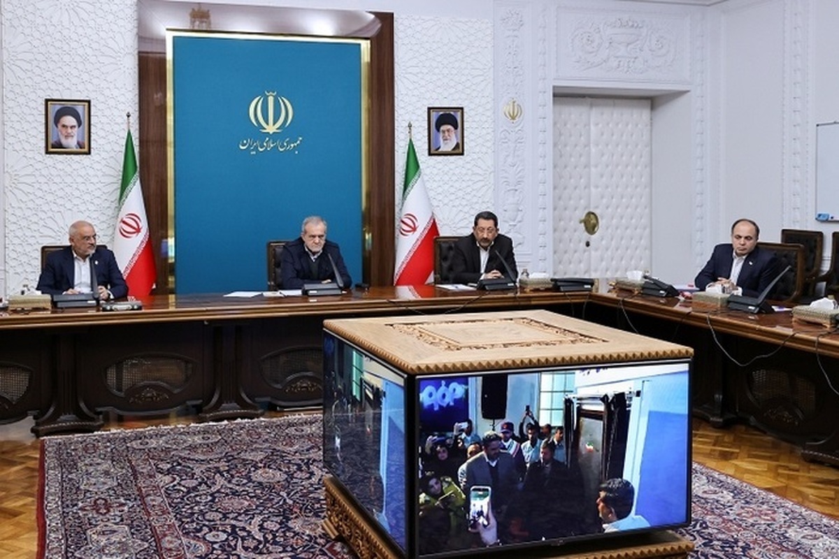 پزشکیان: انتقال آب دریا به صنایع اصفهان فشار بر منابع محلی را کم می‌کند