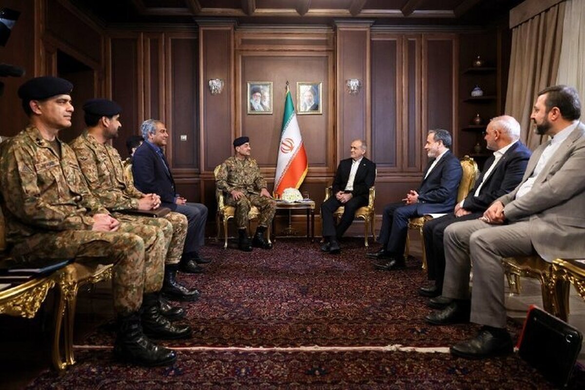 دیدار فرمانده ارتش پاکستان با رئیسجمهوری