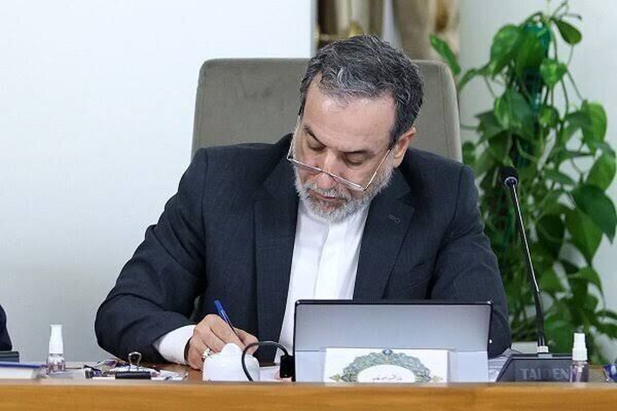 عراقچی: آمریکا و اسراییل از سر استیصال دانشگاهها را بمباران میکنند