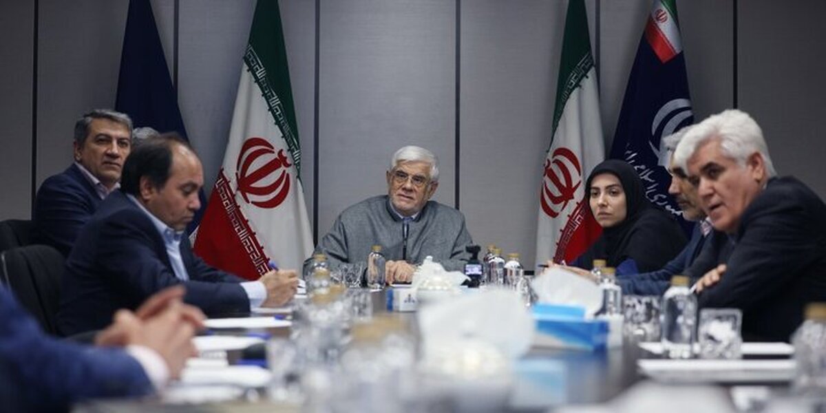 عارف: صنعت نفت در دوران جنگ درخشان ظاهر شد