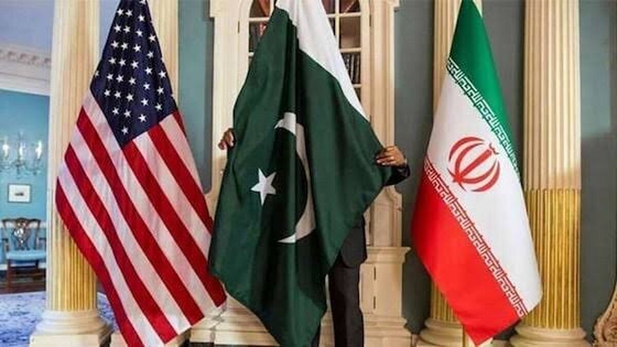 تماس تلفنی عراقچی با وزیر خارجه و فرمانده ارتش پاکستان