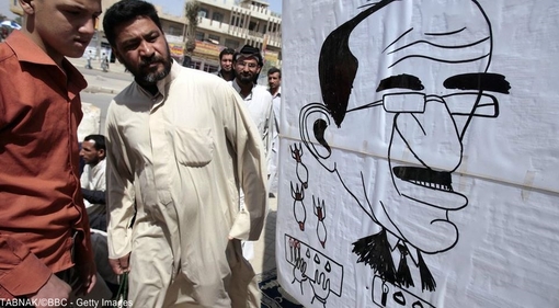 آقای مالکی پس از انتخابات سال ۲۰۱۰ از سوی مخالفانش در دولت تحت فشار قرار گرفت. پس از پیشروی‌های تروریستهای تکفیری در شمال عراق، فشار‌ها بر او برای کناره‌گیری شدت گرفت.